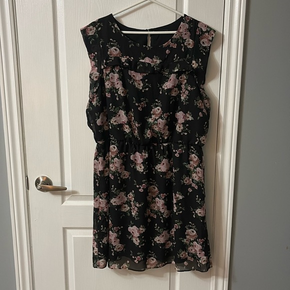 Reitmans Dresses & Skirts - Reitmans floral XXL dress